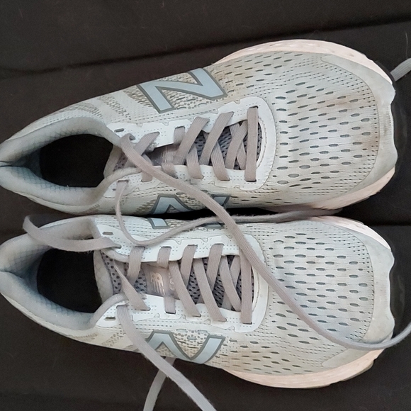 Light blue New balance shoes - Picture 2 of 4